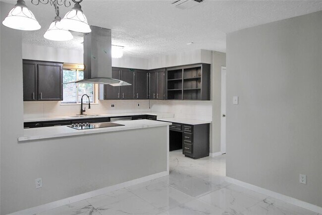 Building Photo - 15102 Torry Pines Rd
