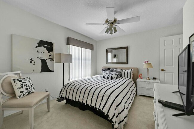 Building Photo - 7599 Mirabella Dr