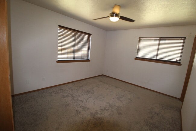 Building Photo - 6021 N Addison St