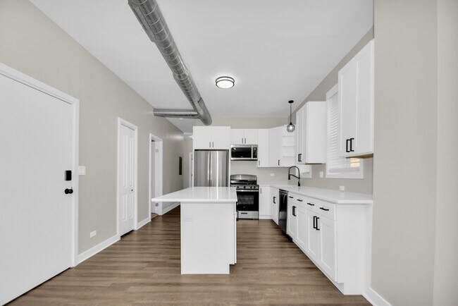 Building Photo - 1820 W Belle Plaine Ave