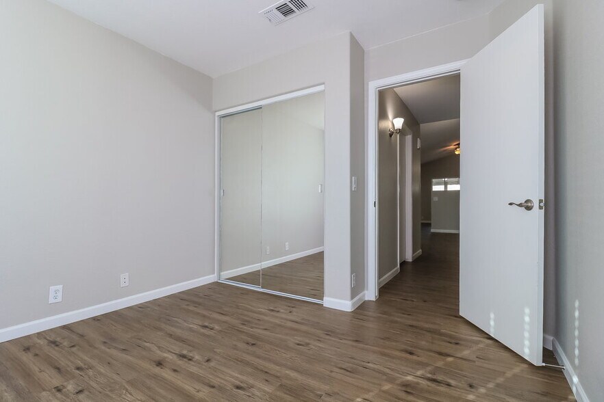 Building Photo - 8936 W Fullam St