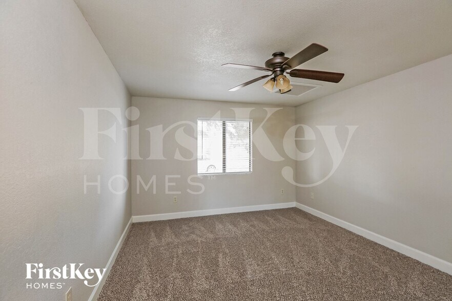 Building Photo - 3827 E Friess Dr