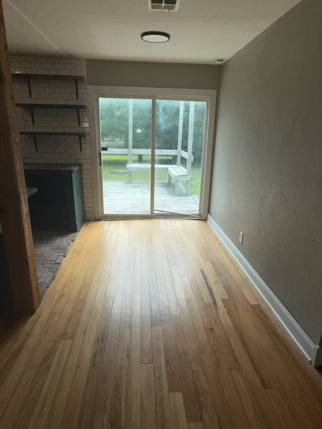 Building Photo - 608 N Parkwood Ln