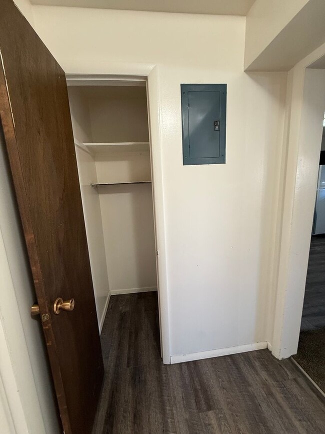 Building Photo - CS-1070 E 800 N