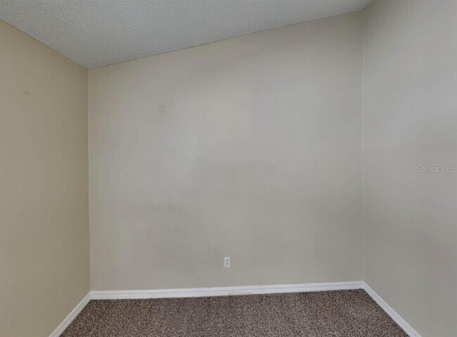 Building Photo - 605 Beverly Dr