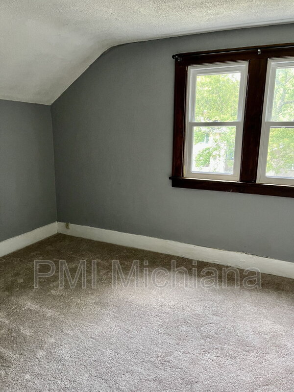 Building Photo - 1113 21st St