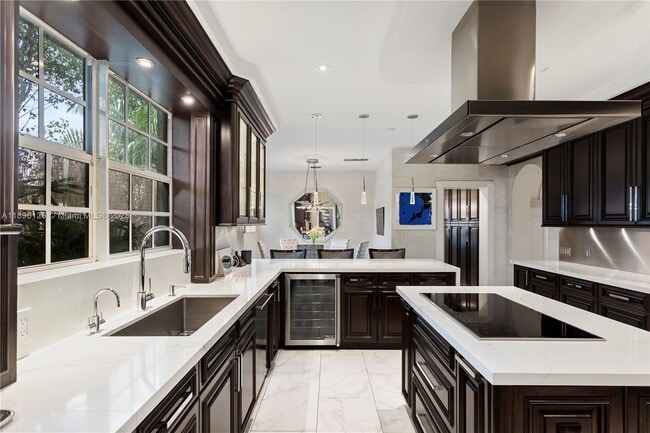 Building Photo - 5801 Pine Tree Dr