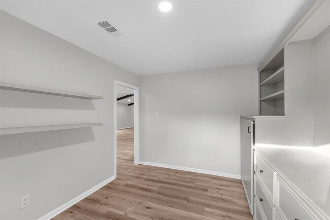 Building Photo - 213 Westview Dr