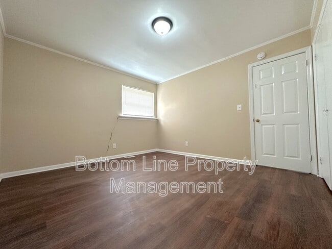 Building Photo - 3615 Midfield Dr