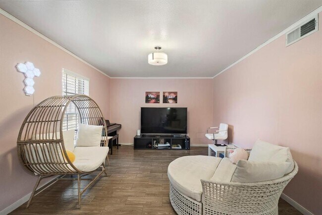 Building Photo - 8931 Gaylord Dr