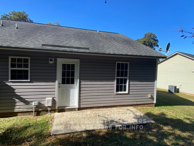 Building Photo - 477 Pharr Dr SW
