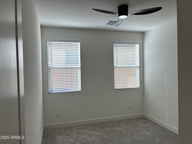 Building Photo - 17778 W Crawfordsville Dr