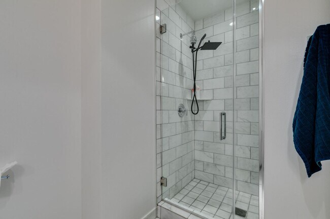 Building Photo - 4471 Dean Martin Dr