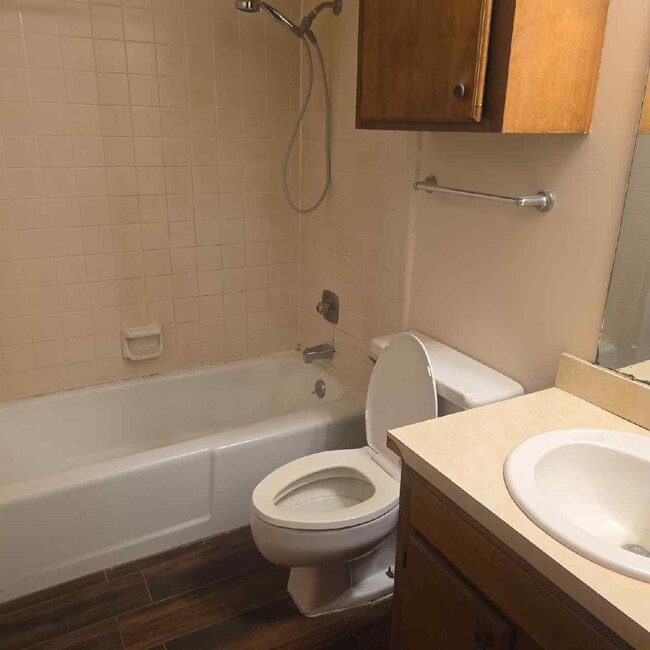 Building Photo - 1002 Sybil Dr