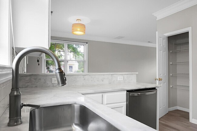 Building Photo - 209 Killarney Trail