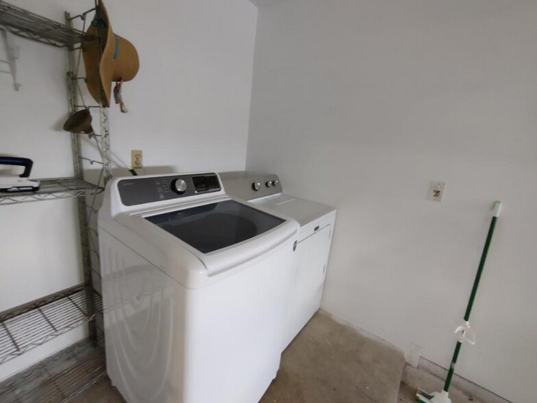 Building Photo - 2510 Skyline Dr