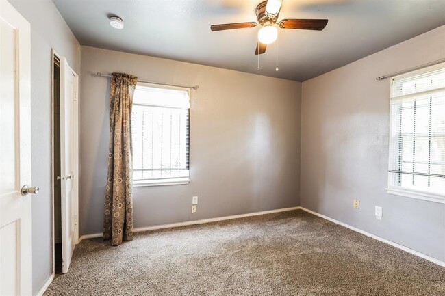 Building Photo - 7730 Darnay Dr
