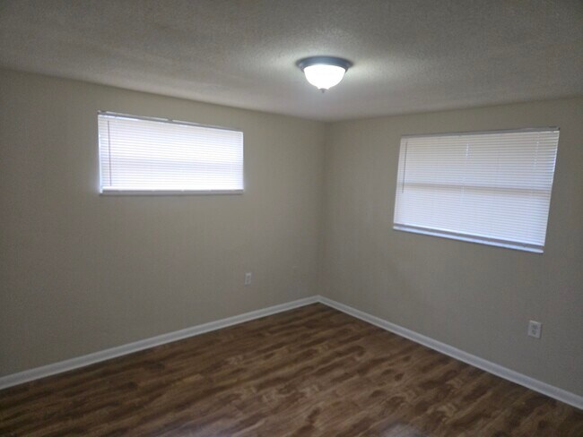 Building Photo - 8846 Goshen Ln