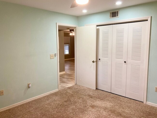 Building Photo - 2 bedroom, 2 bath ground level condo with ...