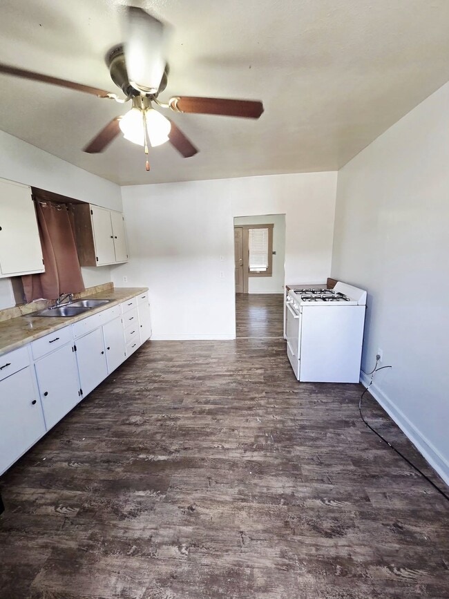 Building Photo - 1001 S Main St