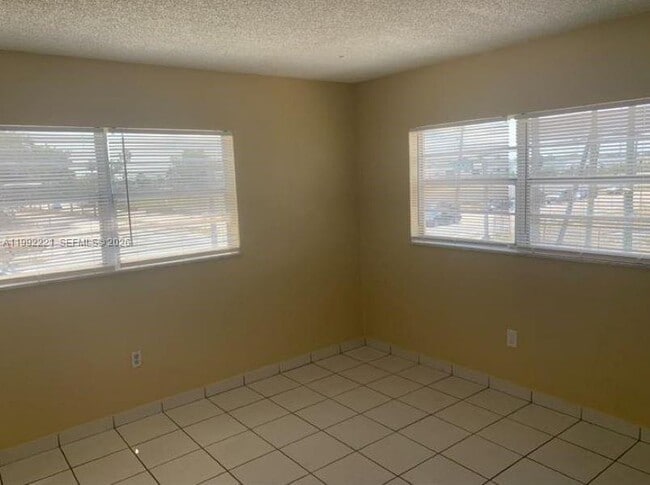 Building Photo - 5100 SW 41st St