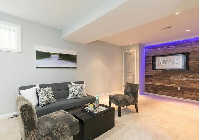 Building Photo - 5804 Berwyn Rd