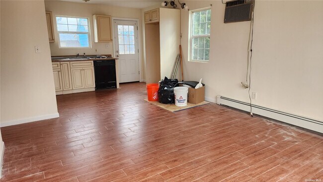 Building Photo - 77 Laurelton Dr