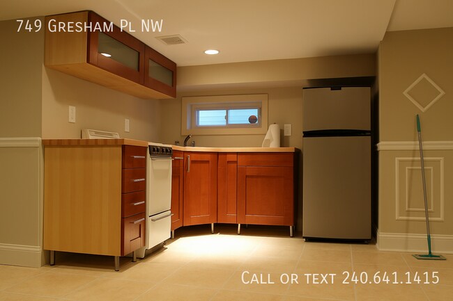 Building Photo - 749 Gresham Pl NW