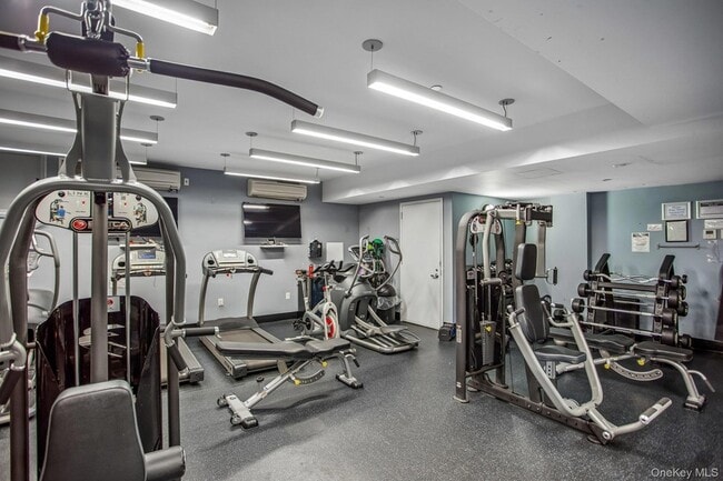 Building Photo - 535 W 52nd St