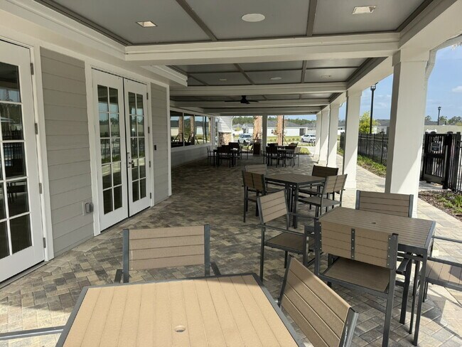 Building Photo - "Spacious 4-Bed Oasis with Granite Finishes & Guest Suite in Jacksonville!"