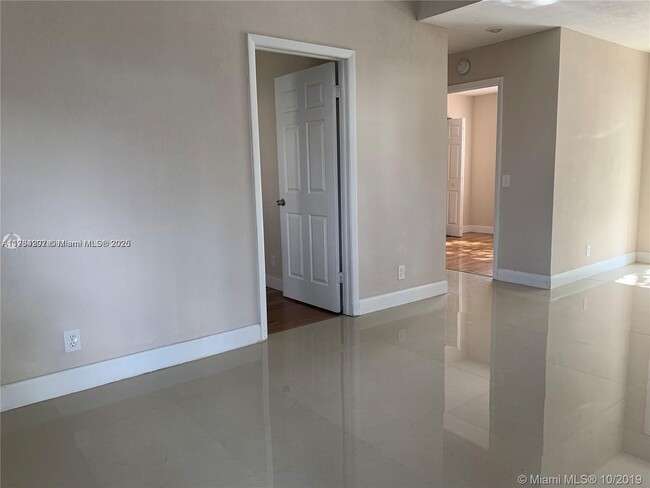 Building Photo - 1559 Springside Dr