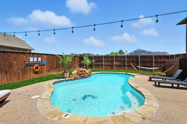 Building Photo - 2516 Castle Pines Dr