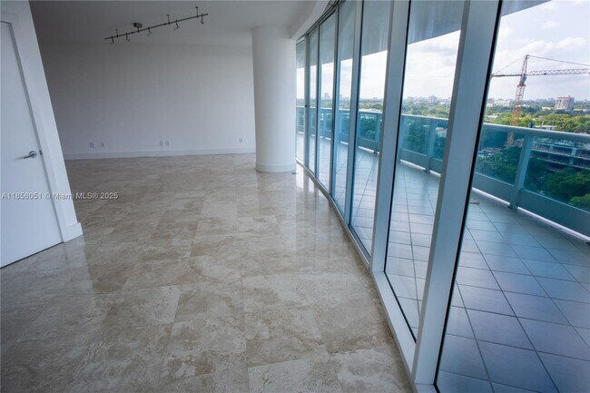 Building Photo - 2127 Brickell Ave