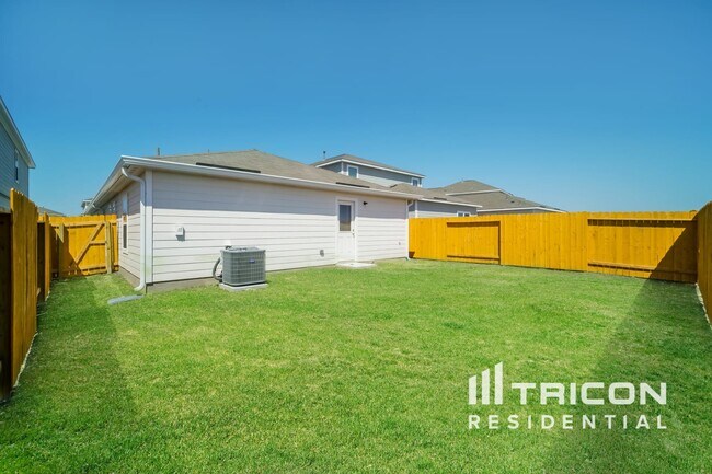 Building Photo - 3967 Trail de Paris