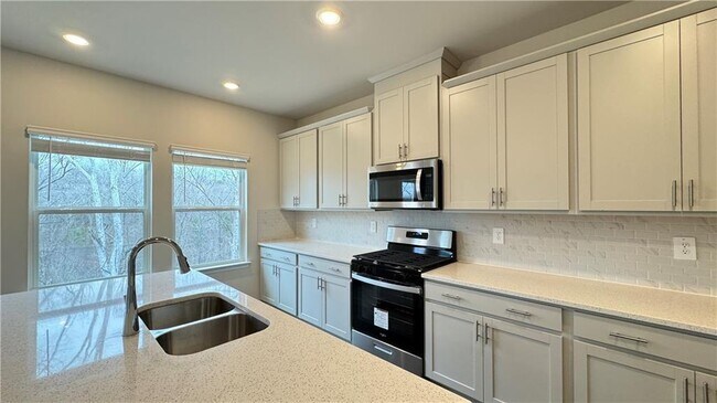Building Photo - 228 Water Oak Wy