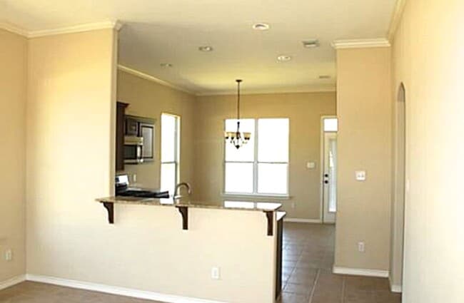 Building Photo - GORGEOUS 3 bed, 2 bath in Spring Creek Gar...