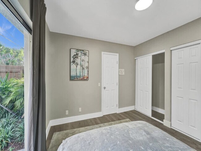 Building Photo - 3208 NE 9th St