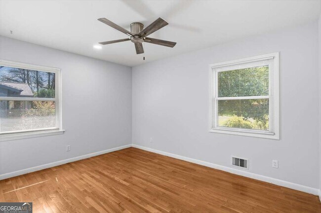 Building Photo - 2815 Carolyn Dr