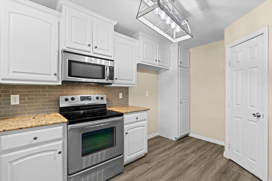 Building Photo - 839 Yellowstone Dr