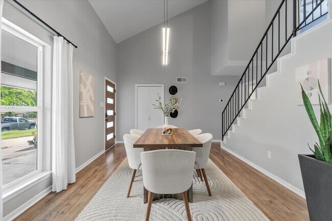 Building Photo - 208 Skyloop Dr