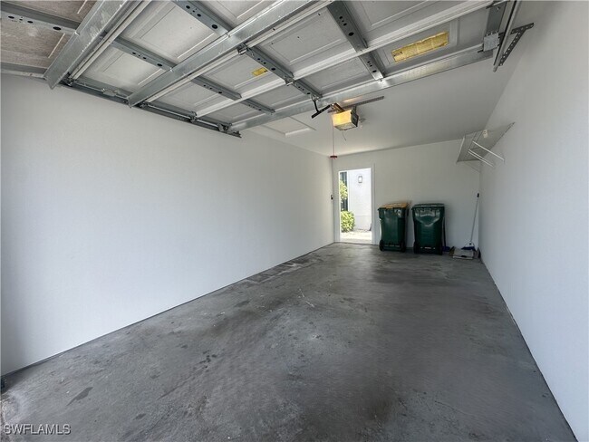 Building Photo - 1320 Charleston Square Dr