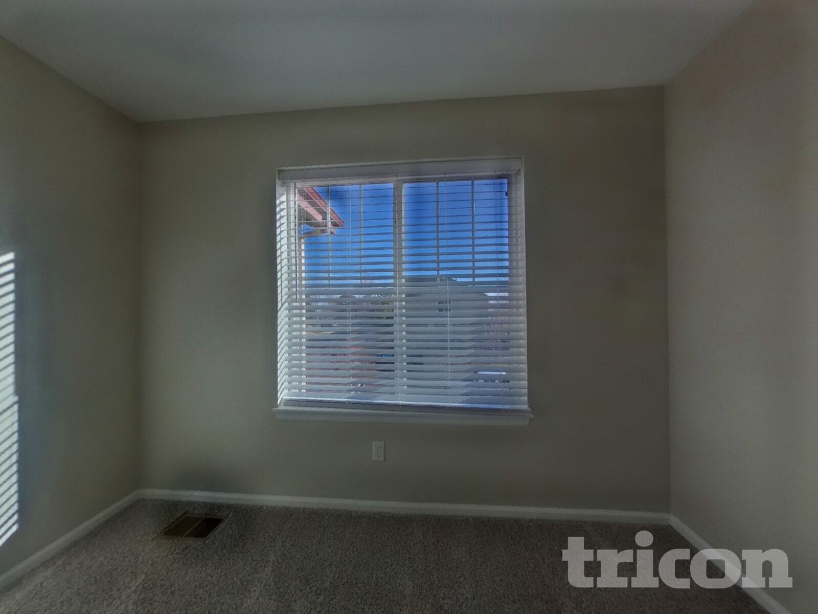 Building Photo - 7191 S Oak Hill Cir