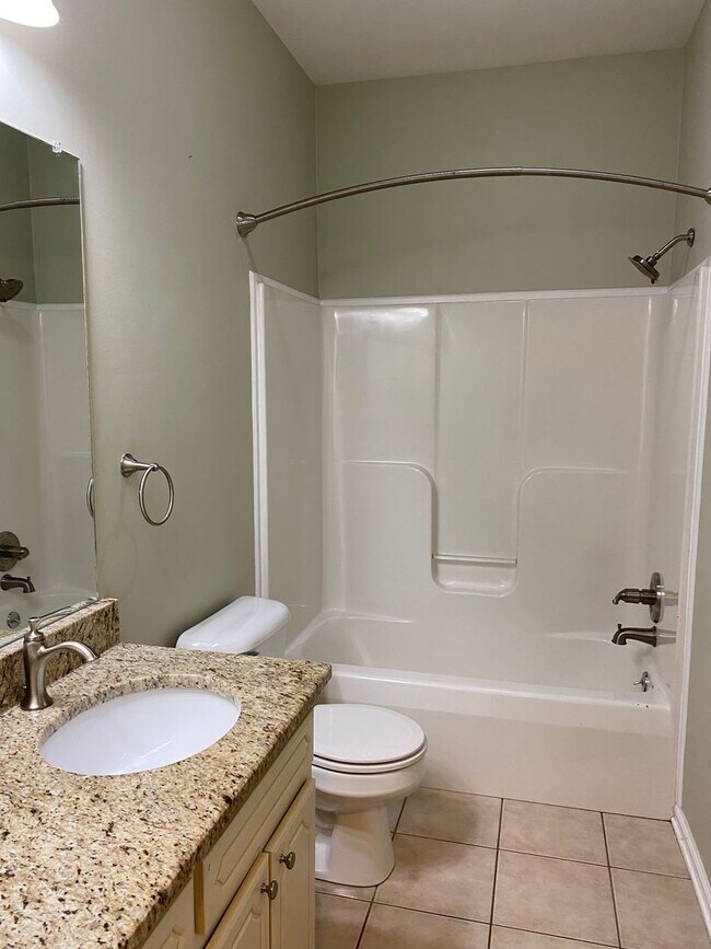 Building Photo - Beautiful Open Floor Plan.  3bed 2bath One...