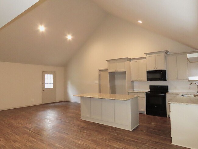 Primary Photo - COMING SOON! Remodeled in 2024! Gorgeous 3...