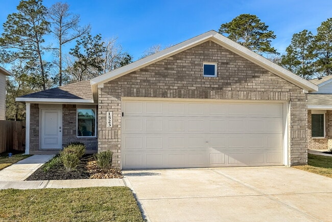 Building Photo - 325 Woodland Hills Dr