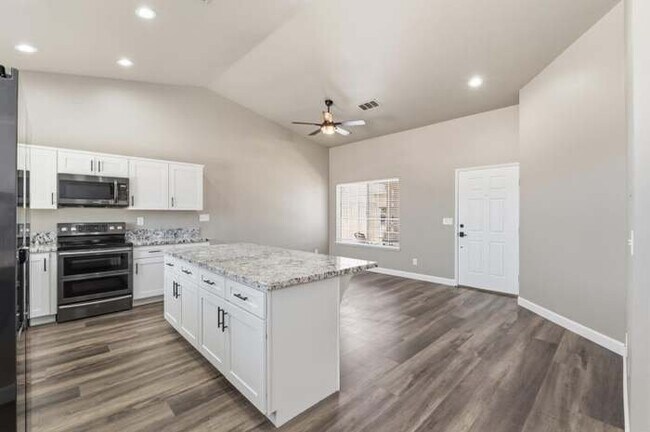 Building Photo - 5642 W Donner Ave