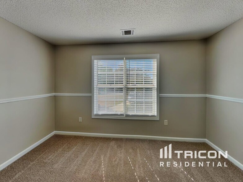 Building Photo - 260 Brook Hollow Dr
