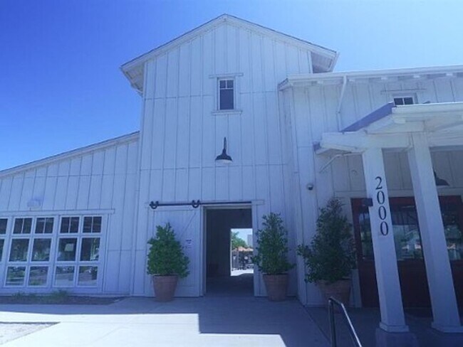 Building Photo - Upscale 2/2 Apartment in The Cannery!