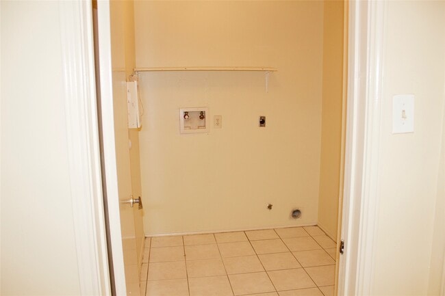 Building Photo - 2046 Hickory Glen Dr