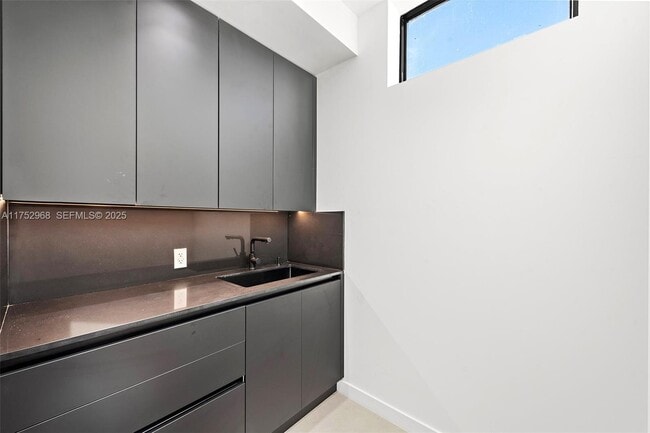 Building Photo - 2572 NE 182nd Terrace